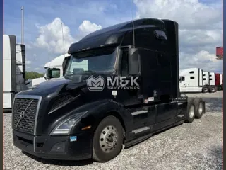 2022 VOLVO VNL64T760