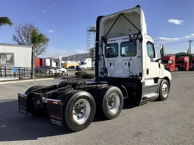 2020 FREIGHTLINER CA126