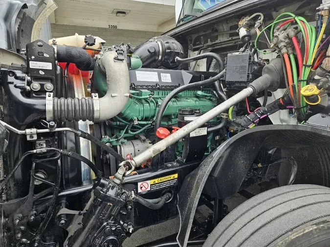 2020 VOLVO VNL64T760