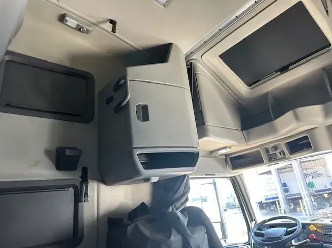 2019 VOLVO VNL64T760