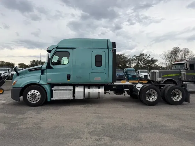2020 FREIGHTLINER Cascadia 126f13148d194d68ed08e67dd9f7325f917