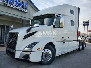 2020 VOLVO VNL64T760