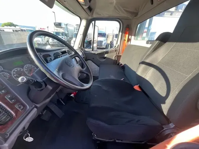 2017 FREIGHTLINER M2 106f135e828eb05b1a93bab6091a0491b9e