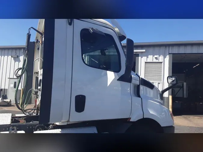 2019 Freightliner Cascadia 126f13f3e7d9b1b4a8cbc6ff5aff0aa263a