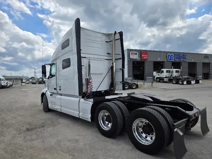2021 VOLVO VNL64T760