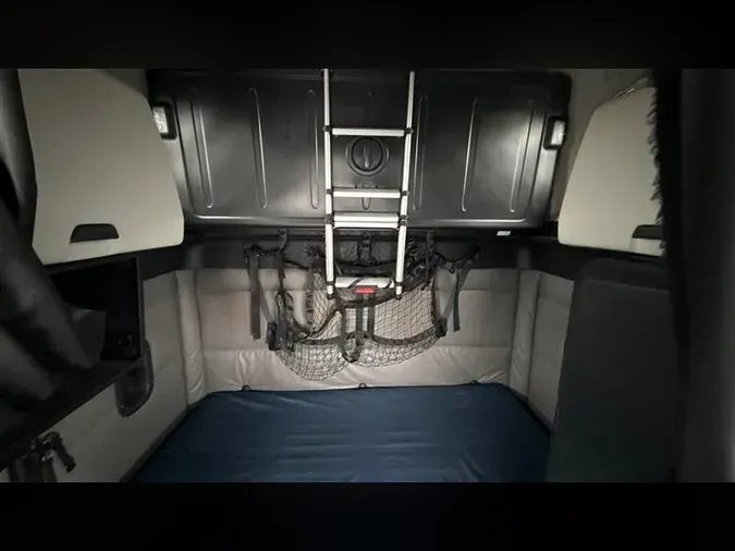 2022 FREIGHTLINER CA126