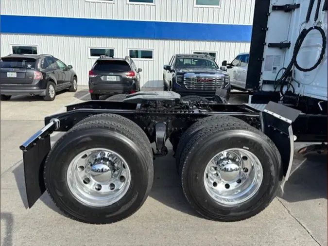 2020 Freightliner Cascadia 126