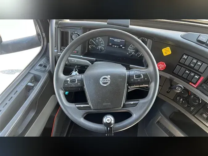 2020 VOLVO VNL760