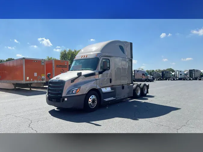 2020 Freightliner Cascadia 126