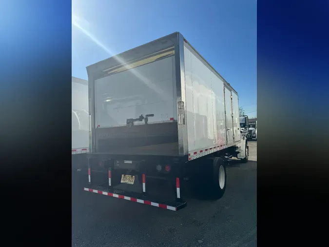 2016 FREIGHTLINER/MERCEDES M2 106