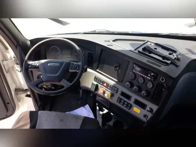 2021 Freightliner Cascadia 126