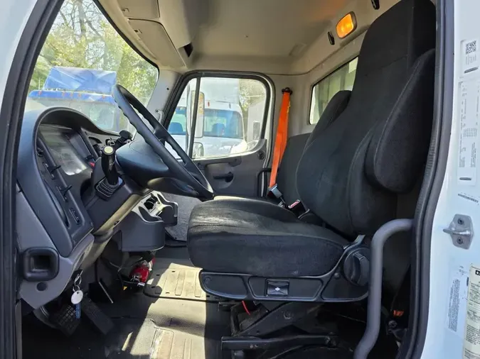 2017 FREIGHTLINER/MERCEDES M2 106