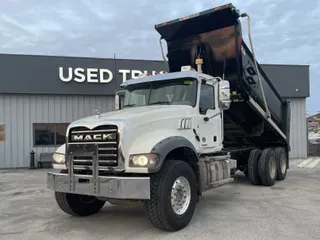 2022 MACK GR64F