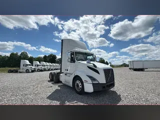 2020 Volvo VNL300