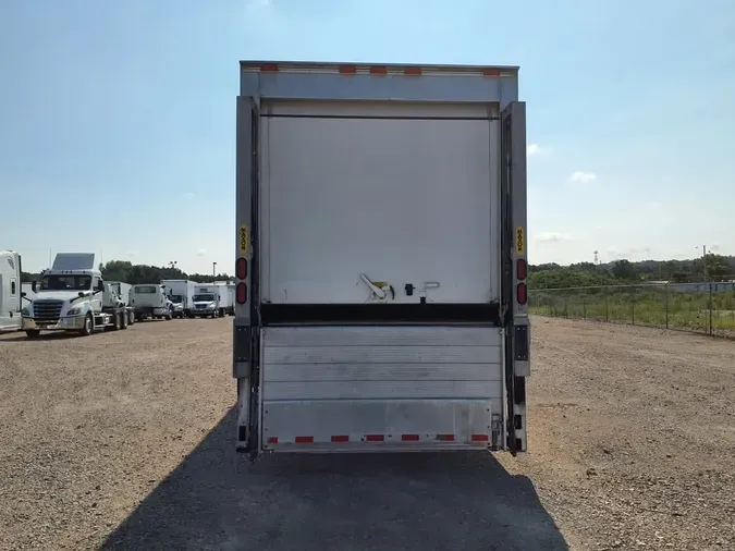 2018 FREIGHTLINER M2 106