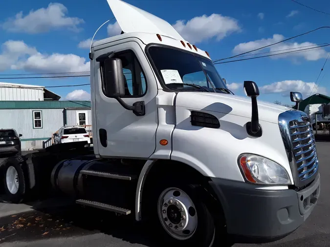 2016 FREIGHTLINER/MERCEDES CASCADIA 113