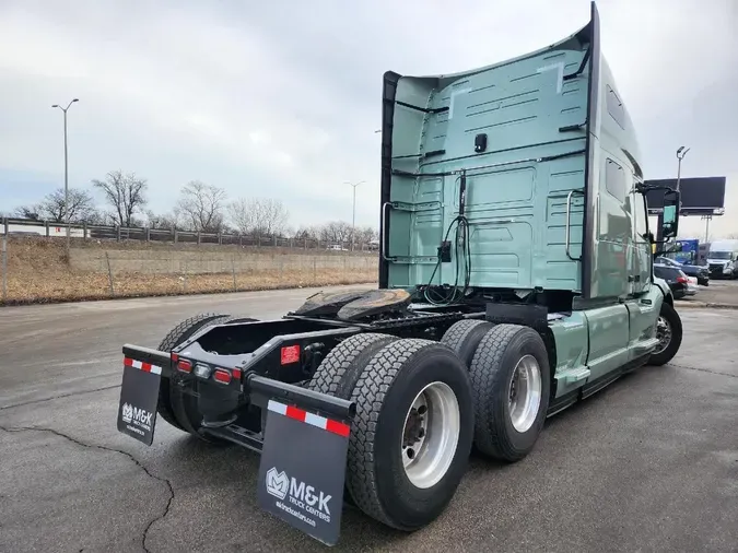 2025 VOLVO VNL64T760