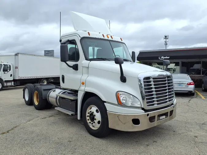 2015 FREIGHTLINER/MERCEDES CASCADIA 125