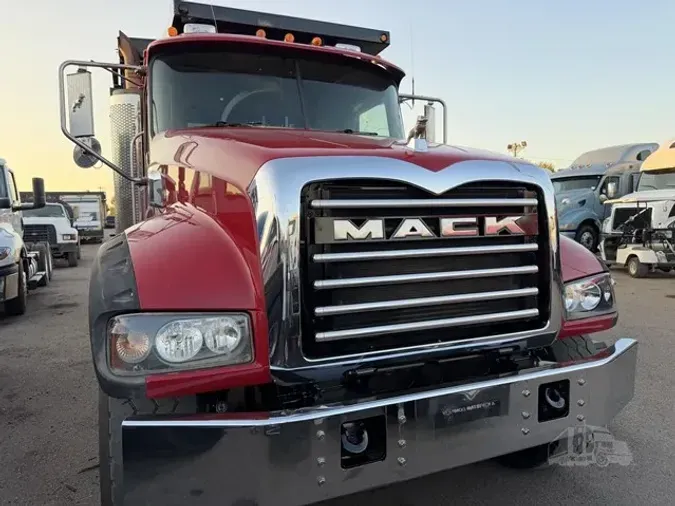 2008 MACK GRANITE GU713