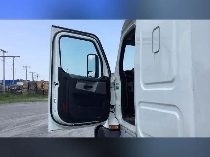 2020 Freightliner Cascadia 126