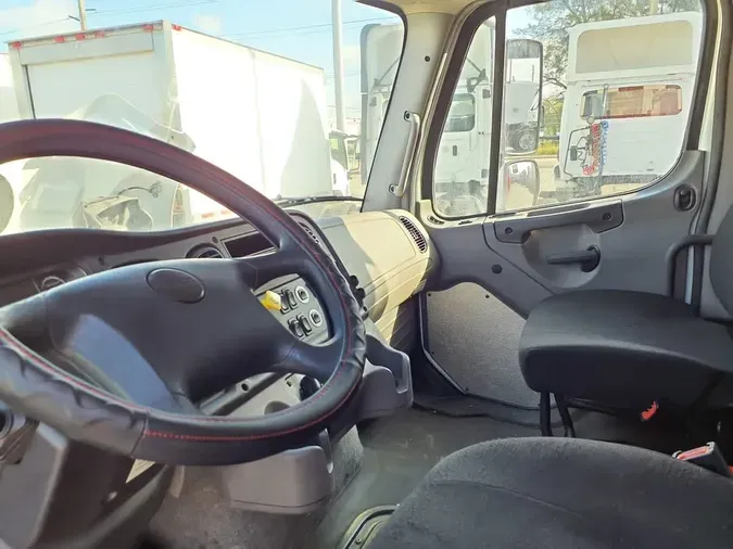 2020 FREIGHTLINER/MERCEDES M2 106