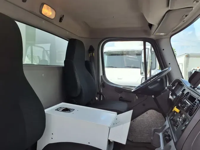 2017 FREIGHTLINER M2 106