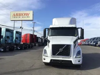 2021 VOLVO VNR64T640