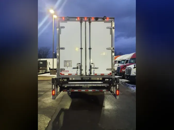 2016 FREIGHTLINER/MERCEDES M2 106