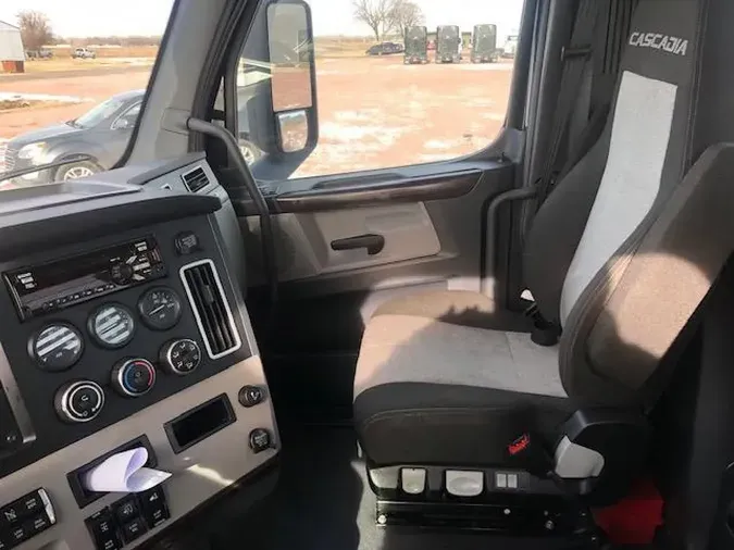 2022 FREIGHTLINER Cascadia 126