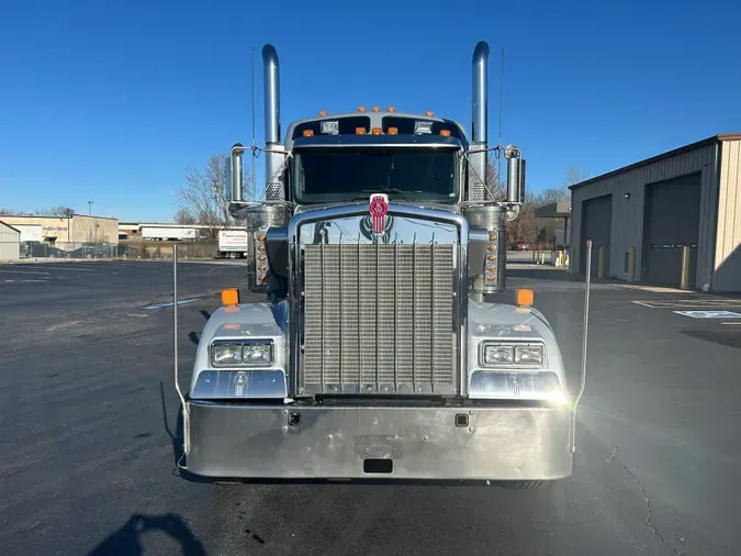 2021 Kenworth W900