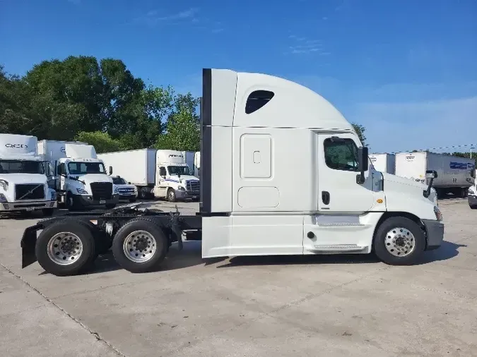 2019 Freightliner X12564ST