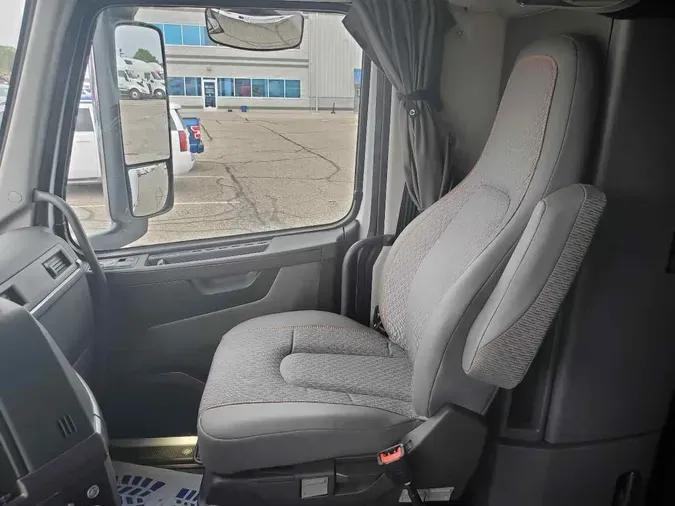 2024 VOLVO VNL64T760