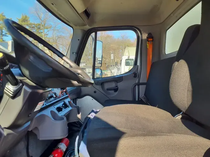 2021 FREIGHTLINER/MERCEDES M2 106