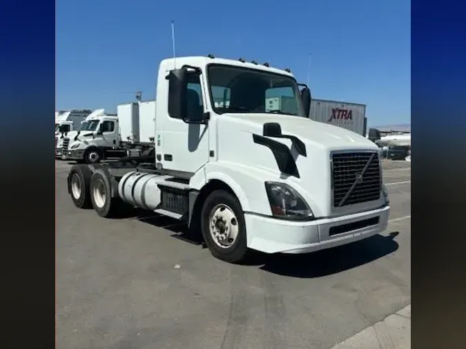 2017 VOLVO VNL64TRACTOR