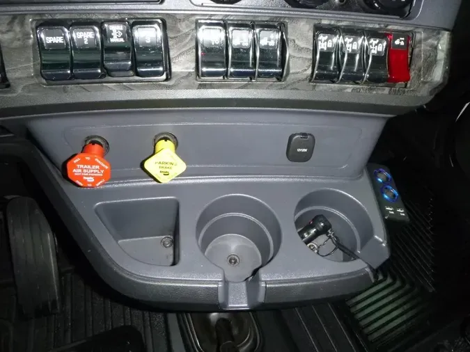 2021 Kenworth W990