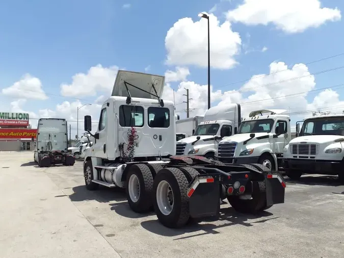 2019 FREIGHTLINER CASCADIA 125