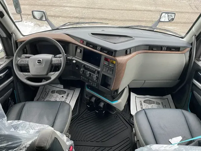 2026 VOLVO VNL64T860