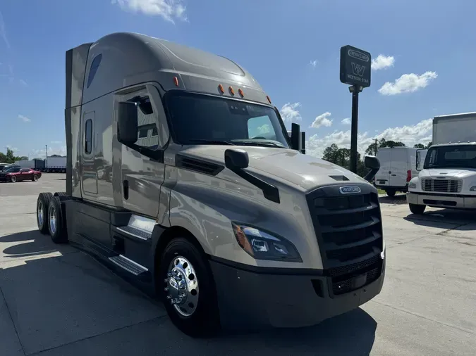 2021 Freightliner Cascadia 126