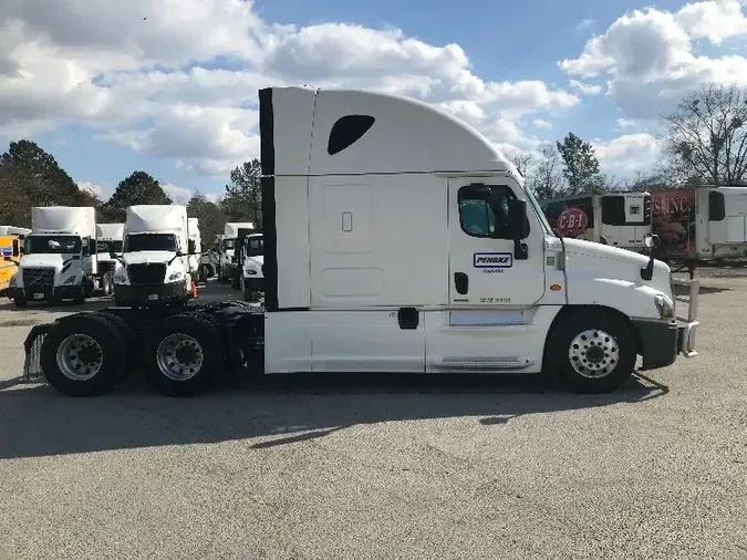 2019 Freightliner X12564ST