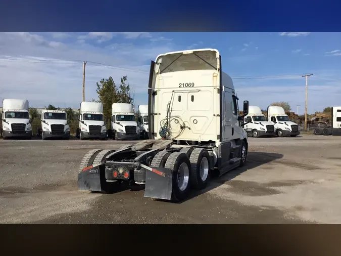 2022 Freightliner Cascadia 126f16f4acc7593f9c4caf059a21435e305