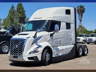 2026 VOLVO VNL64T860
