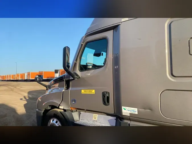 2021 Freightliner Cascadia 126