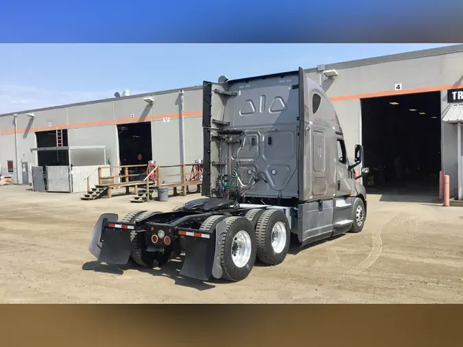 2020 Freightliner Cascadia 126