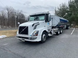 2016 VOLVO VNL64T300