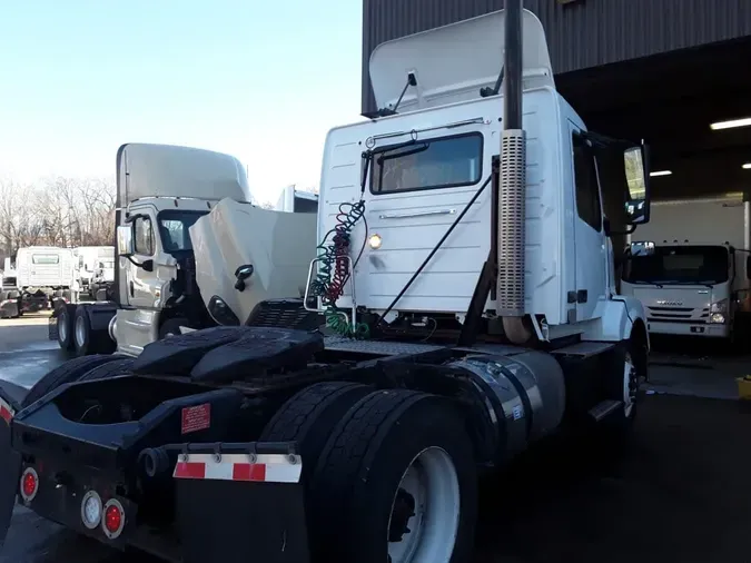 2016 VOLVO VNL42TRACTOR