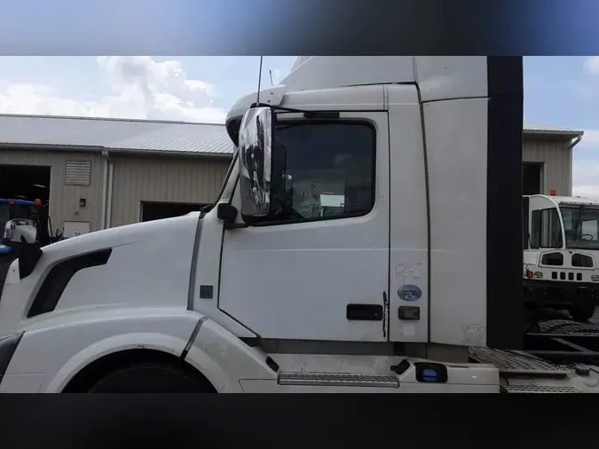 2017 Volvo VNL300