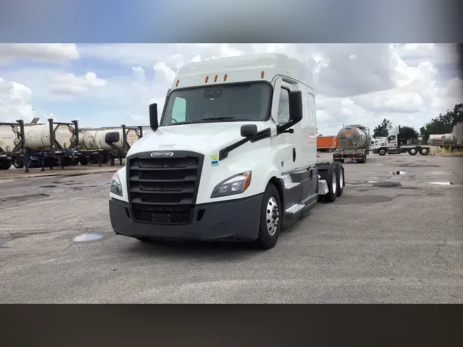2021 Freightliner Cascadia 126