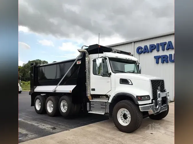 2024 VOLVO VHD84F300