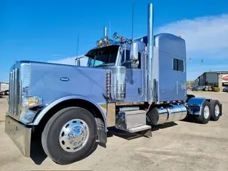 2023 Peterbilt 389