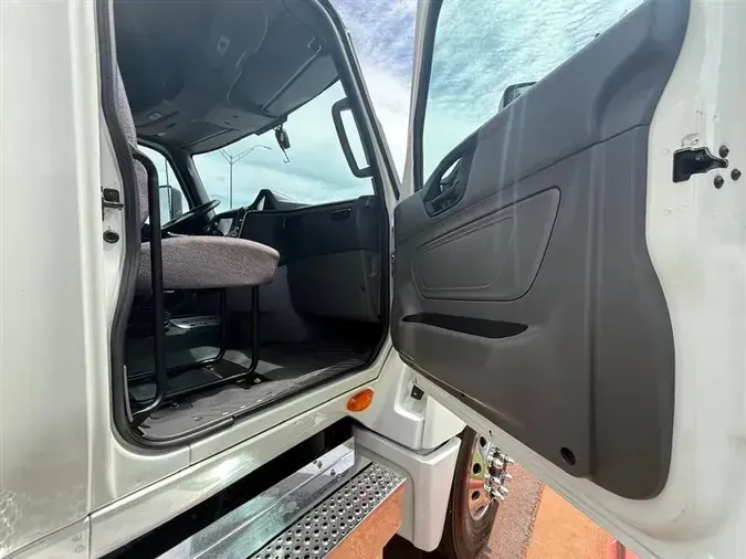 2021 INTERNATIONAL LT625
